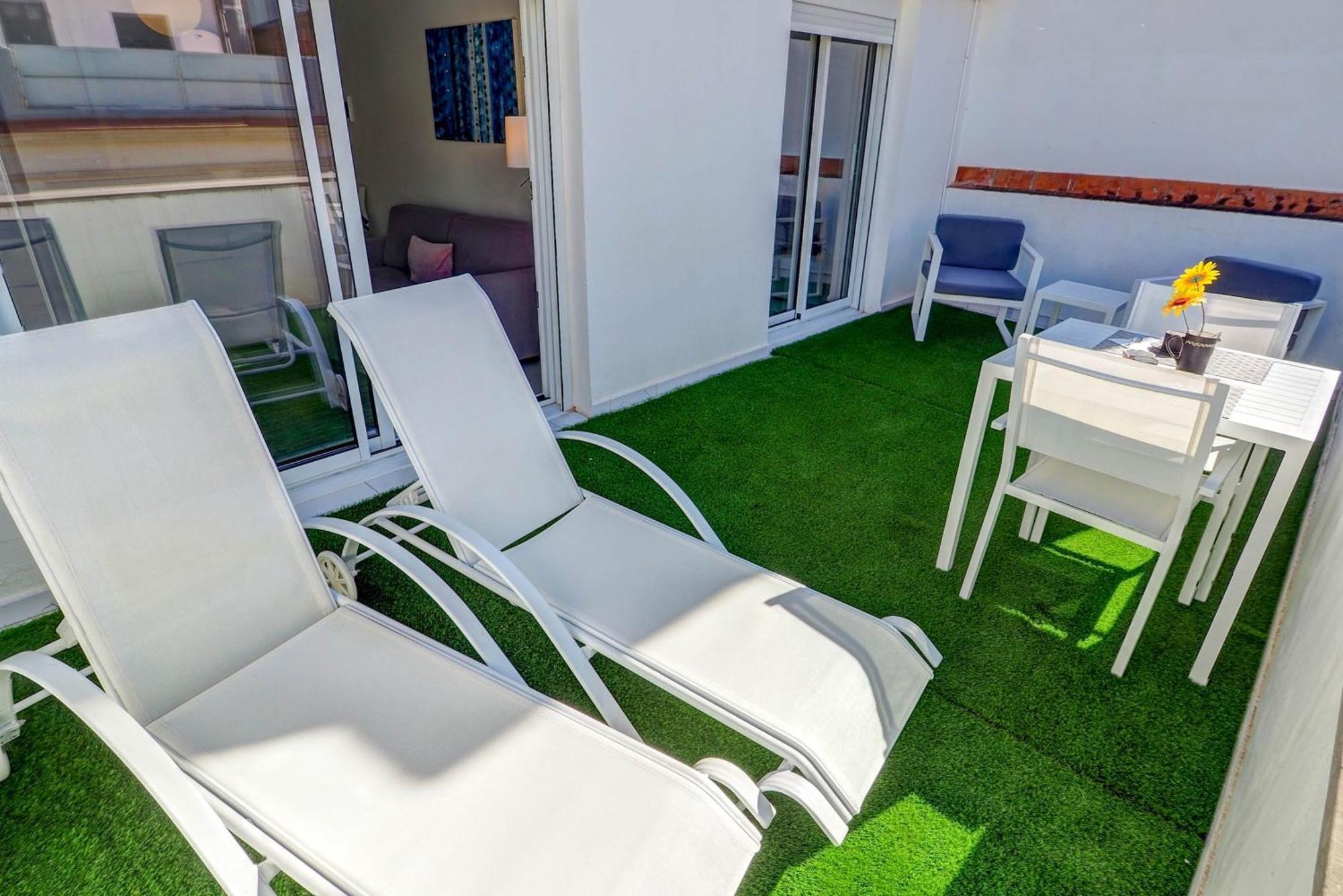 Lägenhet White Penthouse By Hello Homes *