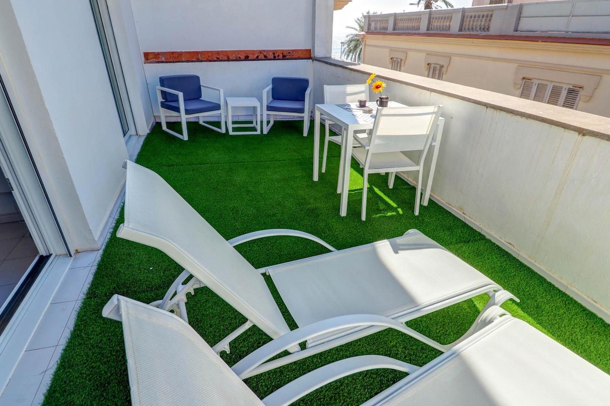 White Penthouse By Hello Homes * Sitges